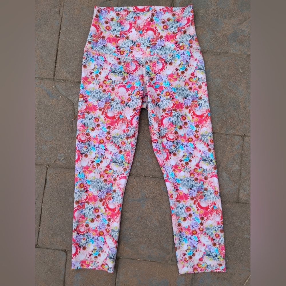 Lululemon Excersize Workout  Pants Leggings S 4